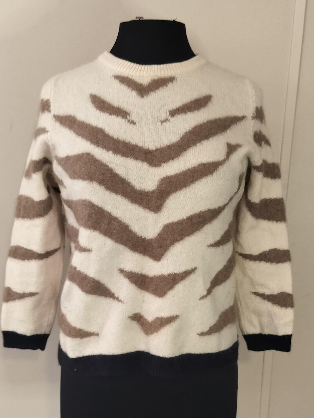 Jumper 1234 Neutral Animal-Print Crewneck Sweater in Cream and Brown
